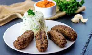 Cevapcici selbstgemacht mit Ajvar