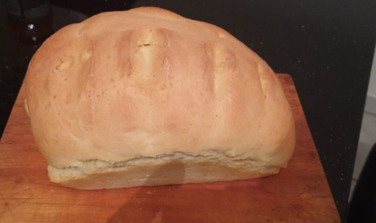 Ganz einfach: Hefe-Weißbrot selber backen | RESIPIS